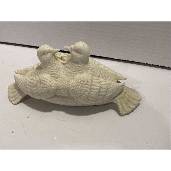 LOVE DOVES WHITE PORCELAIN TRINKET BOX, Birds, Knick Knacks - Picture 3 of 9